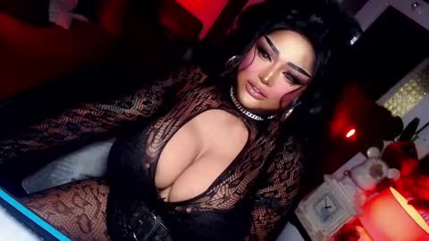 Snapshot of milkshakelavinia chatting on 02.14.25 milkshakelavinia online show from 02.14.25