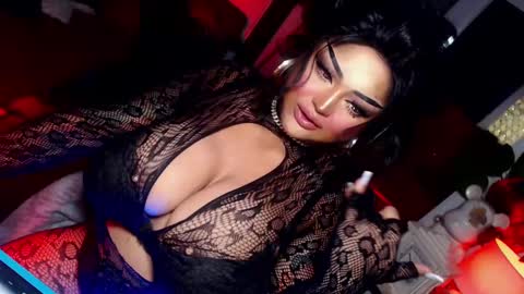 Snapshot of milkshakelavinia chatting on 02.14.25 milkshakelavinia online show from 02.14.25