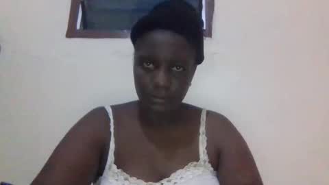 Snapshot of milkyebony254 chatting on 10.26.25 milkyebony254 online show from 10.26.25