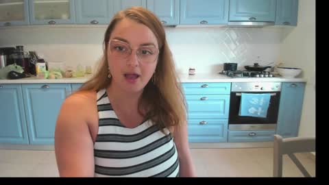 Snapshot of milkykandy chatting on 09.13.25 Livia online show from 09.13.25