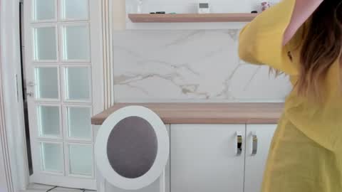 Snapshot of milkykandy chatting on 07.19.26 Livia online show from 07.19.26