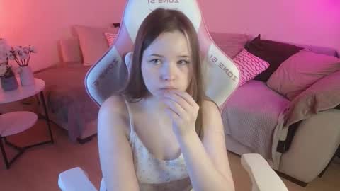 Snapshot of milkyshowproject chatting on 11.20.25 Ula online show from 11.20.25