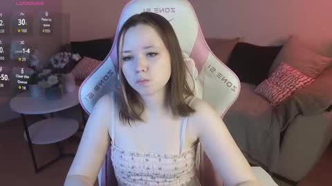 Snapshot of milkyshowproject chatting on 01.10.26 Ula online show from 01.10.26