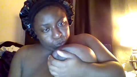 Snapshot of milkyway5555 chatting on 01.09.25 Pretty wet brown online show from 01.09.25