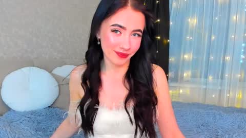 Snapshot of milla__moore chatting on 11.30.25 milla moore online show from 11.30.25