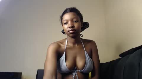 Snapshot of milla_armani chatting on 02.21.26 milla_armani online show from 02.21.26