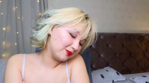 Snapshot of milla_waves chatting on 01.28.25 Milla or just Mi online show from 01.28.25