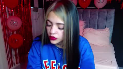 Snapshot of millacounisslosexanal chatting on 02.13.25 Violeta online show from 02.13.25