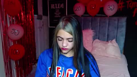 Snapshot of millacounisslosexanal chatting on 02.13.25 Violeta online show from 02.13.25