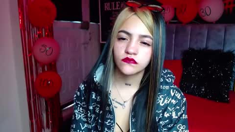 Snapshot of millacounisslosexanal chatting on 02.19.25 Violeta online show from 02.19.25