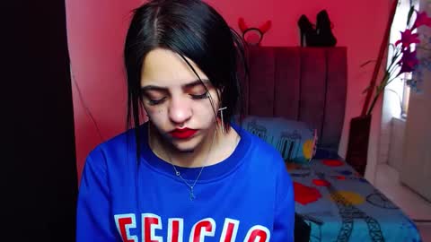 Snapshot of millacounisslosexanal chatting on 10.10.25 Violeta online show from 10.10.25