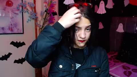 Snapshot of millacounisslosexanal chatting on 10.28.25 Violeta online show from 10.28.25