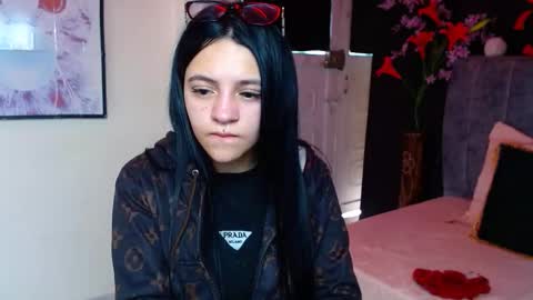 Snapshot of millacounisslosexanal chatting on 11.25.25 Violeta online show from 11.25.25