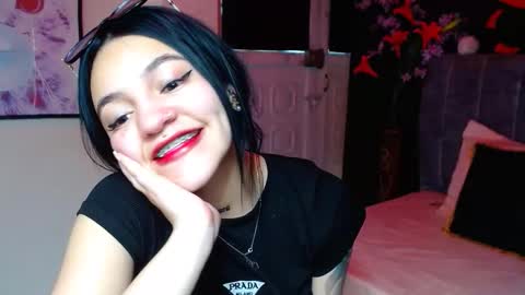 Snapshot of millacounisslosexanal chatting on 11.26.25 Violeta online show from 11.26.25