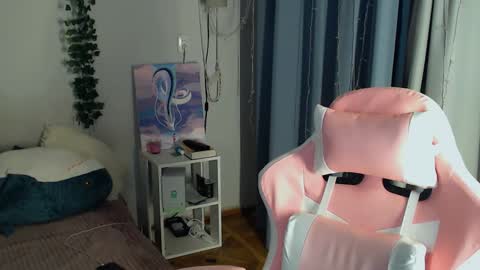 Snapshot of millapoolys chatting on 12.02.24 Milla online show from 12.02.24