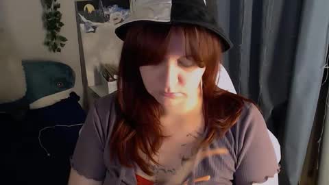 Snapshot of millapoolys chatting on 10.29.25 Milla online show from 10.29.25