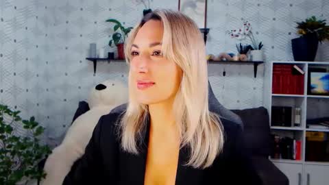 MillaXQueen online show from 11.11.25