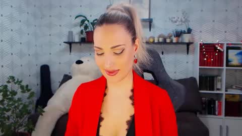 Snapshot of millaxqueen chatting on 03.19.26 MillaXQueen online show from 03.19.26