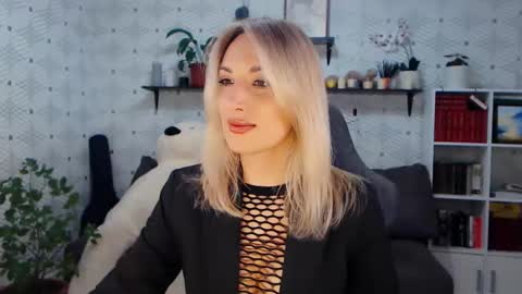 Snapshot of millaxqueen chatting on 03.24.26 MillaXQueen online show from 03.24.26