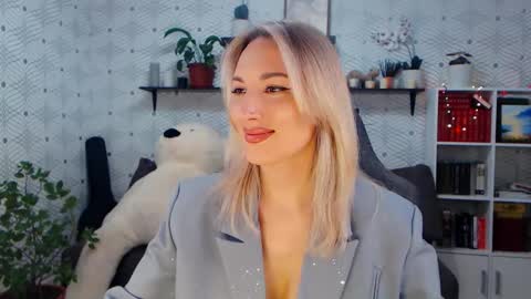 Snapshot of millaxqueen chatting on 03.25.26 MillaXQueen online show from 03.25.26