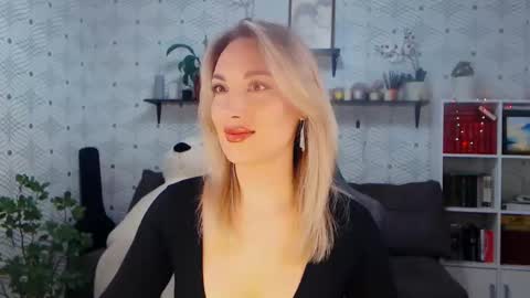 Snapshot of millaxqueen chatting on 04.20.26 MillaXQueen online show from 04.20.26