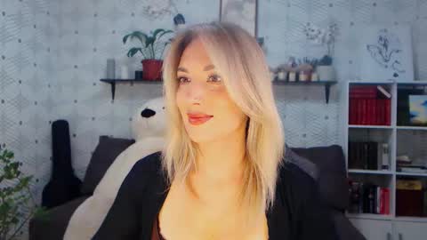 Snapshot of millaxqueen chatting on 05.22.26 MillaXQueen online show from 05.22.26