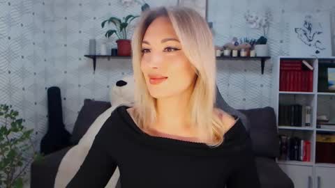 Snapshot of millaxqueen chatting on 05.23.26 MillaXQueen online show from 05.23.26