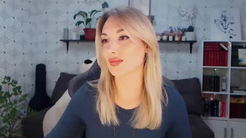 Snapshot of millaxqueen chatting on 05.27.26 MillaXQueen online show from 05.27.26
