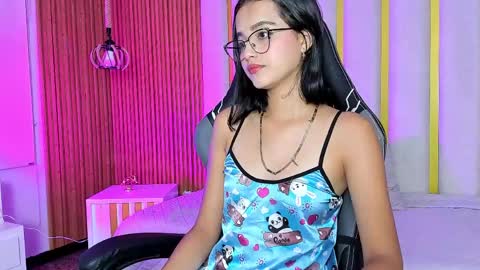 Snapshot of milleamours_ chatting on 05.27.26 MILLE online show from 05.27.26