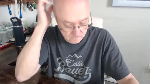 Snapshot of millenium0129 chatting on 10.10.25 millenium0129 online show from 10.10.25