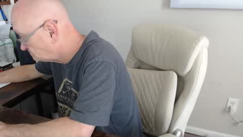 Snapshot of millenium0129 chatting on 11.17.25 millenium0129 online show from 11.17.25