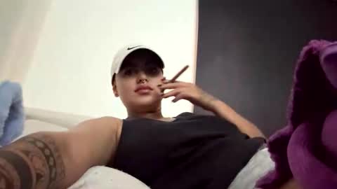 Im girl my name is Johana  online show from 10.19.25