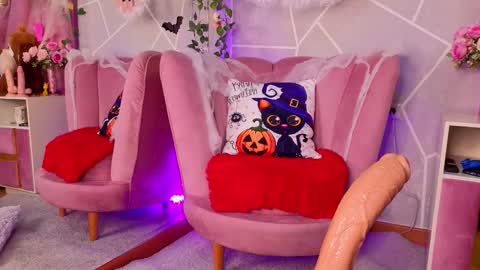 Snapshot of milleyjones_ chatting on 10.18.25 milleyjones_ online show from 10.18.25