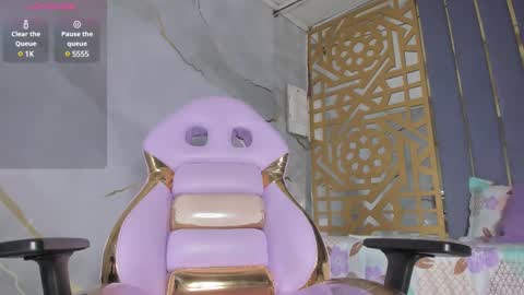 Snapshot of millieskinny_ chatting on 01.11.25 Ana Maria online show from 01.11.25