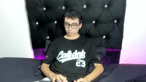 milogm_ online show from 07.08.26