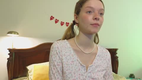 Snapshot of mimichelle chatting on 12.10.24 mimichelle online show from 12.10.24