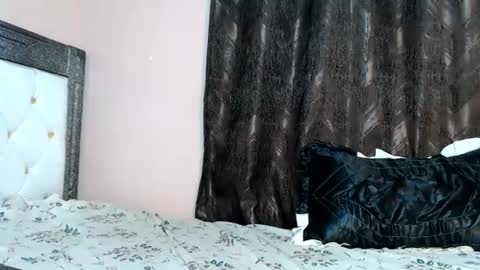 Snapshot of mimiebony chatting on 06.28.26 mimiebony online show from 06.28.26