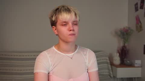 Snapshot of mimipuff chatting on 11.12.25 Sonya online show from 11.12.25