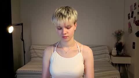 Snapshot of mimipuff chatting on 11.19.25 Sonya online show from 11.19.25