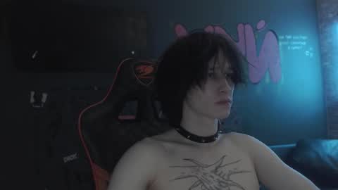 Snapshot of min1pekka chatting on 10.05.25 Max online show from 10.05.25