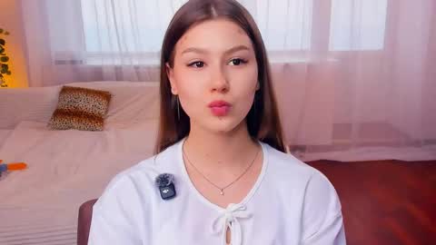 Snapshot of minditrelles chatting on 10.15.25 Mindi online show from 10.15.25