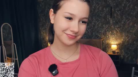 Snapshot of minditrelles chatting on 11.28.25 Mindi online show from 11.28.25