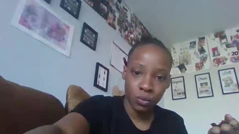 Snapshot of mini_luv chatting on 12.03.24 SLIPSLID online show from 12.03.24