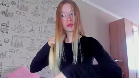 Snapshot of minidiva_ chatting on 09.12.25 Amelia online show from 09.12.25