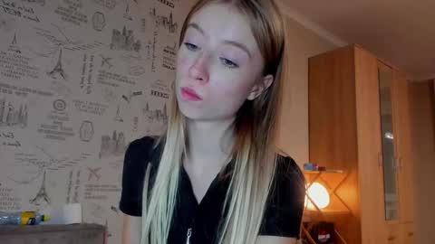 Snapshot of minidiva_ chatting on 09.12.25 Amelia online show from 09.12.25