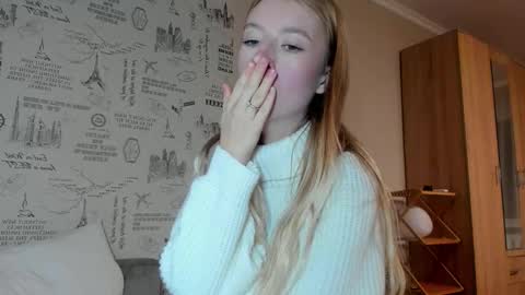 Snapshot of minidiva_ chatting on 10.12.25 Amelia online show from 10.12.25