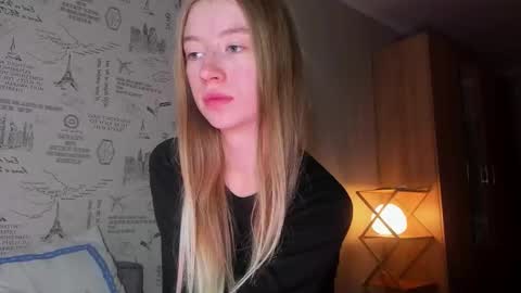 Snapshot of minidiva_ chatting on 11.02.25 Amelia online show from 11.02.25