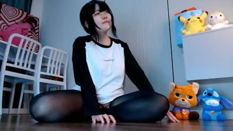 Minji online show from 04.18.26