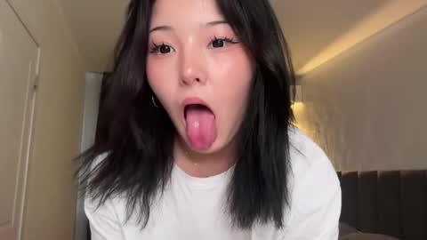 Snapshot of minnie_joy_ chatting on 05.09.26 Joy online show from 05.09.26