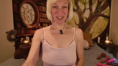 Snapshot of minxtessarae chatting on 07.18.26 Tessa Rae online show from 07.18.26